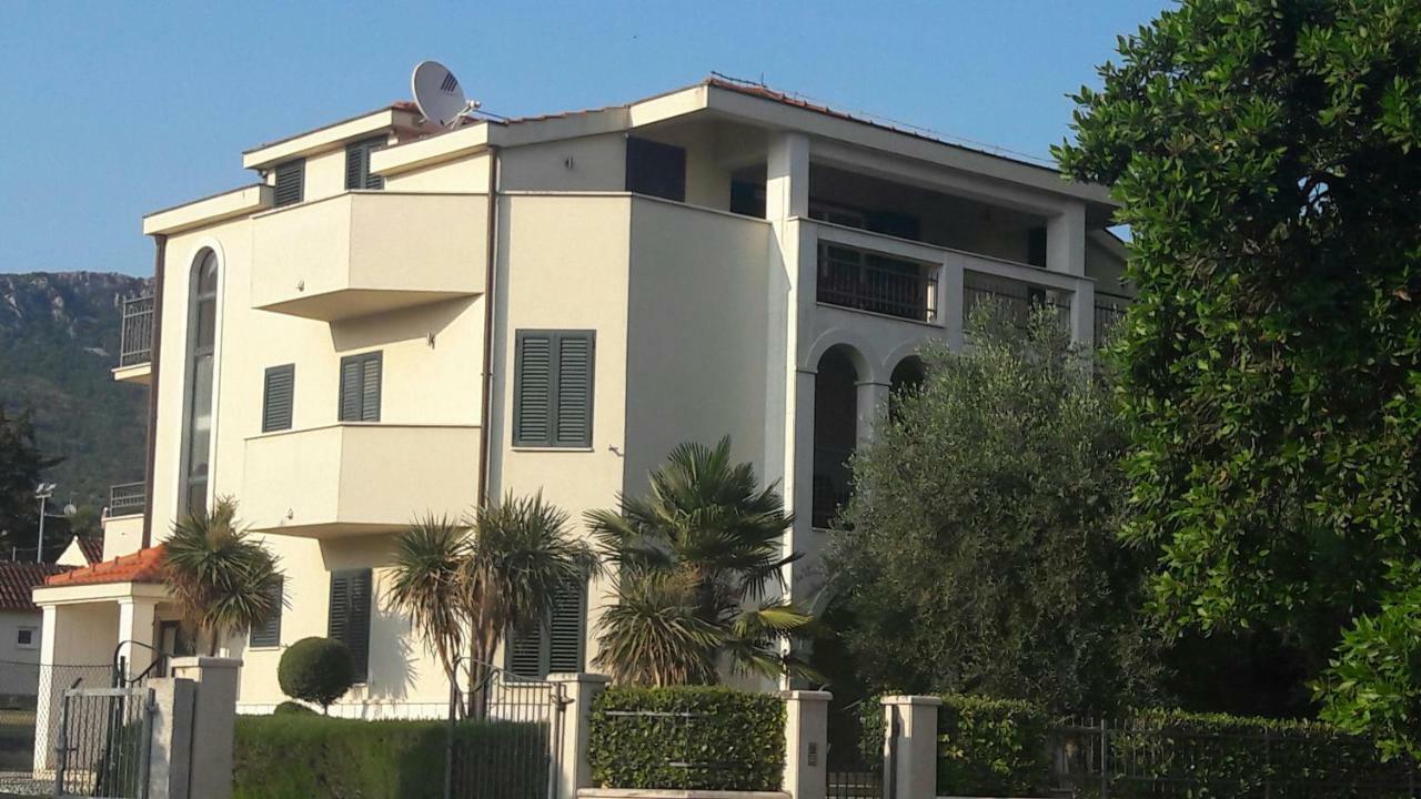 Apartmani Vitturi Kaštela Εξωτερικό φωτογραφία
